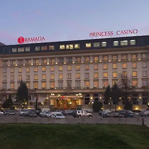 Ramada By Wyndham Trimontium Hotel